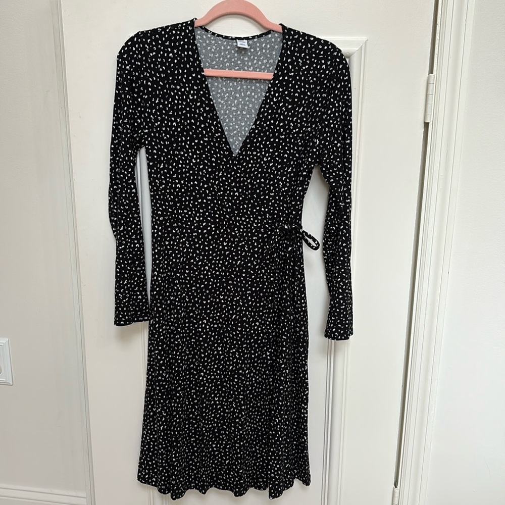 Old Navy Black & White Print Long Sleeve Wrap Dress - Size S